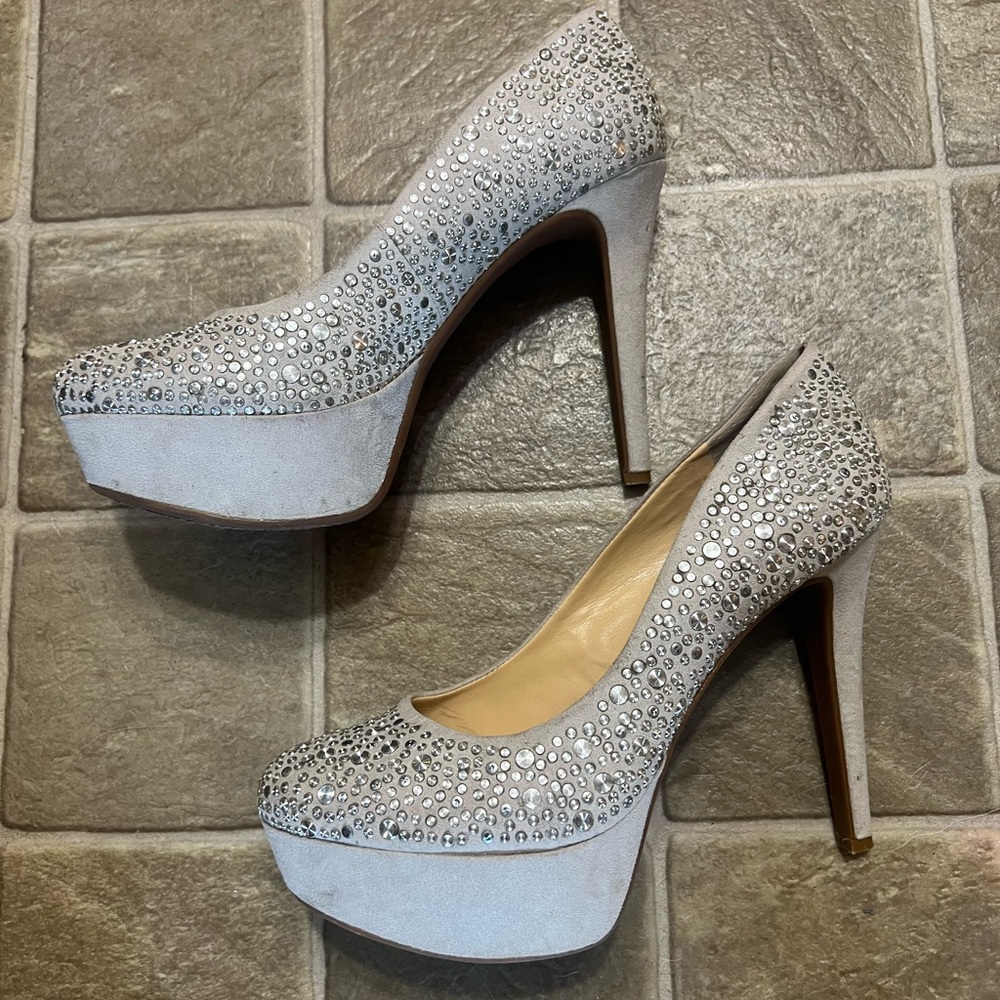 Gianni Bini silver sparkly platform pumps. Sz 7